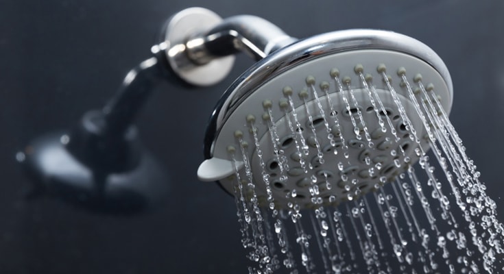 英語でシャワーのお湯が出ないは no hot water in shower