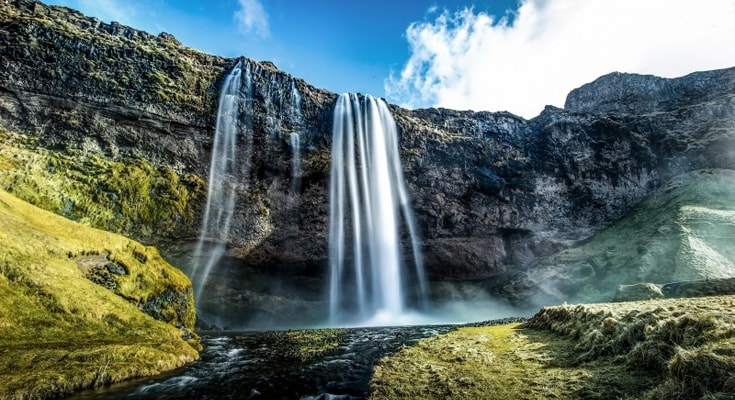 英語で滝は a waterfall もしくは waterfalls
