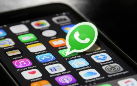 iPhone アプリ WhatsApp
